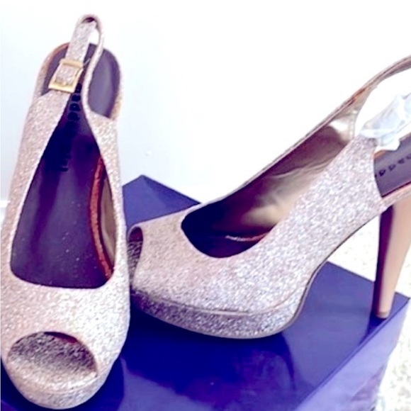 Madden girl like new gold shiny high heeled shoes size 7.5 - Picture 1 of 2